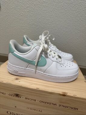 Nike White Sneakers jade ice